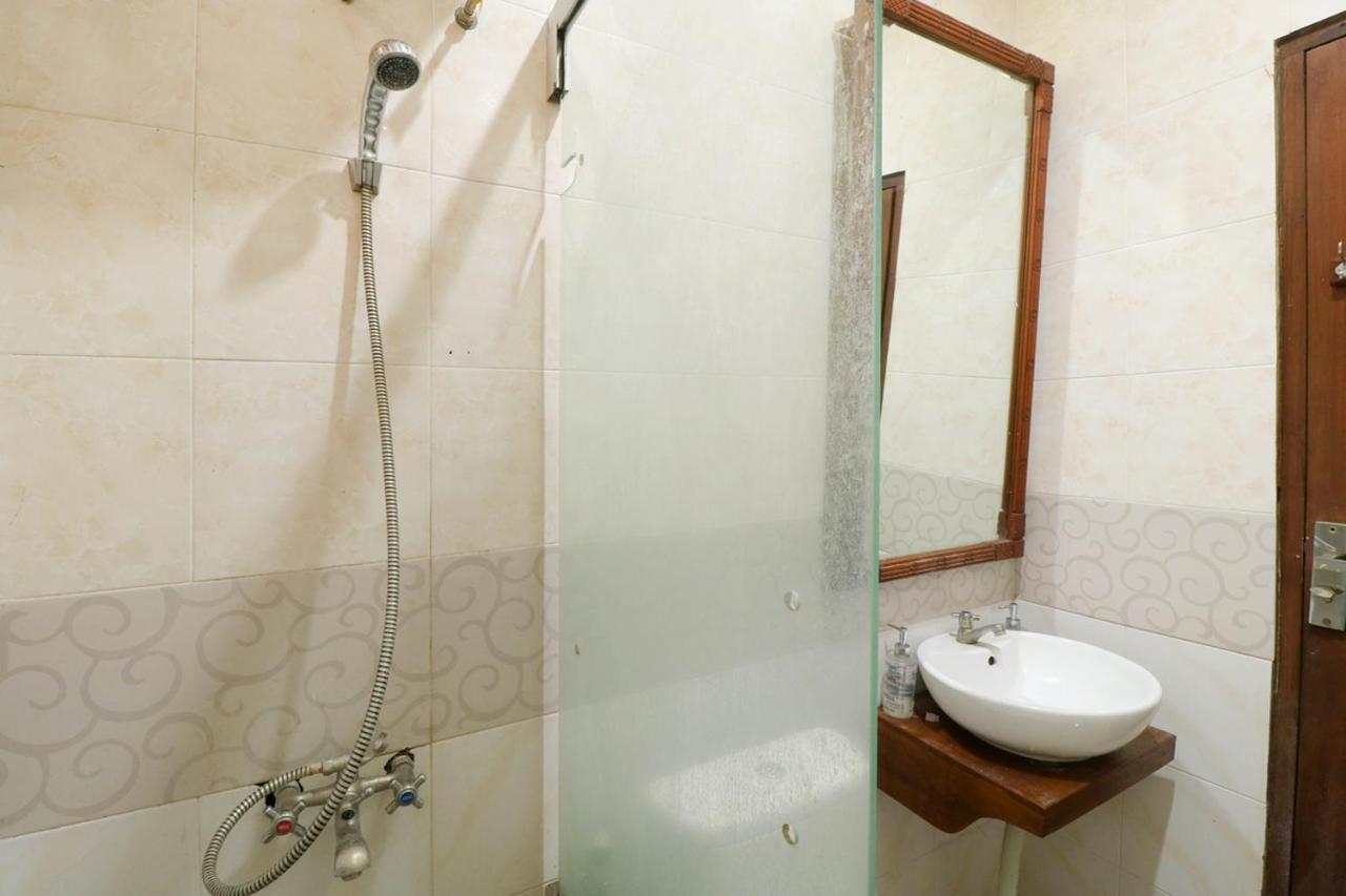 Oyo 2581 Ketut Smile Hotel Denpasar Kültér fotó