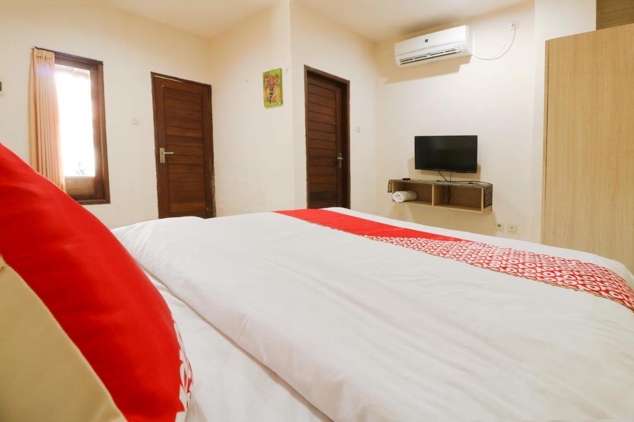 Oyo 2581 Ketut Smile Hotel Denpasar Kültér fotó